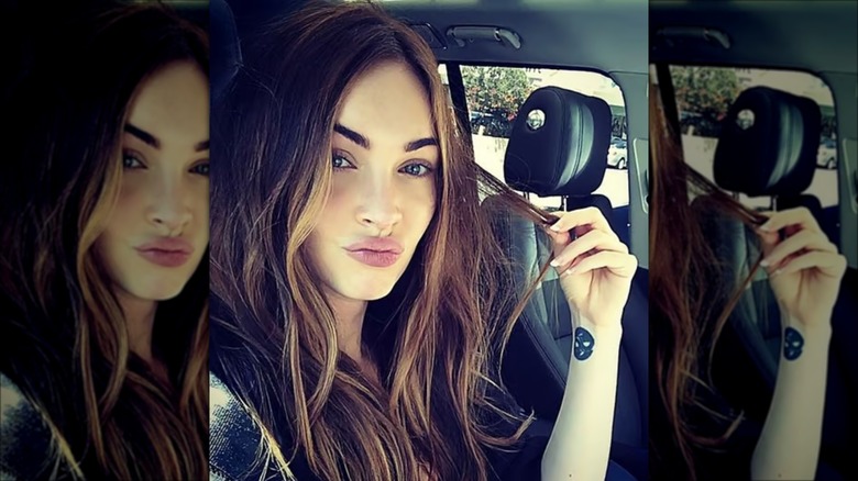 Megan Fox no makeup car selfie