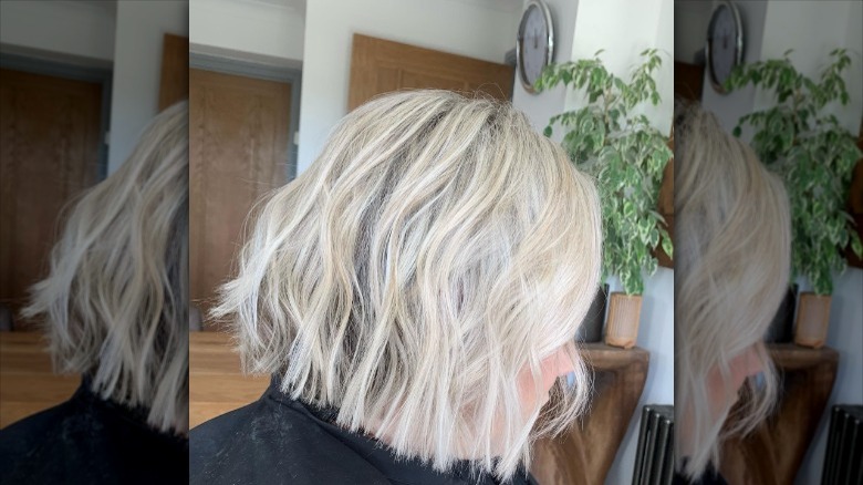 Wavy blond 'job' haircut