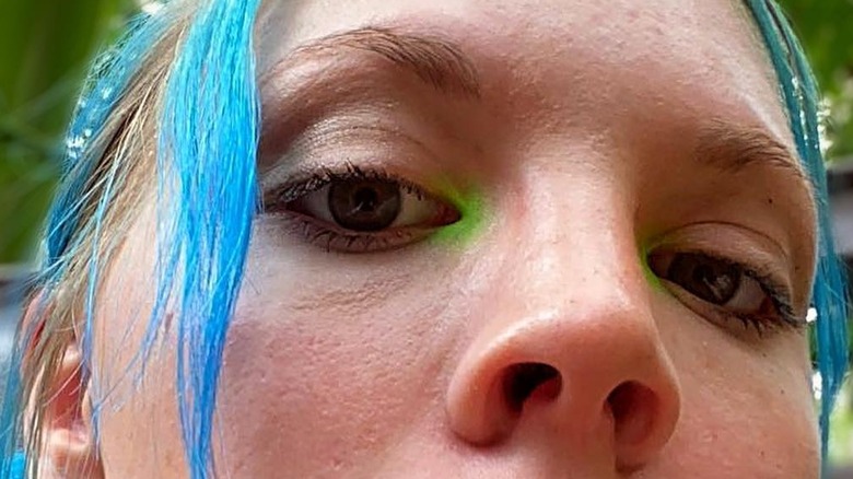 Lime green inner eye highlight