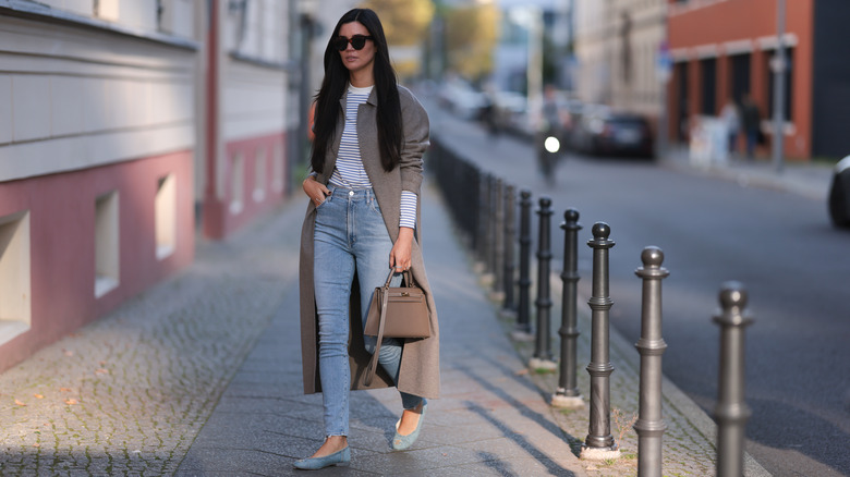 woman wearing skinny jeans