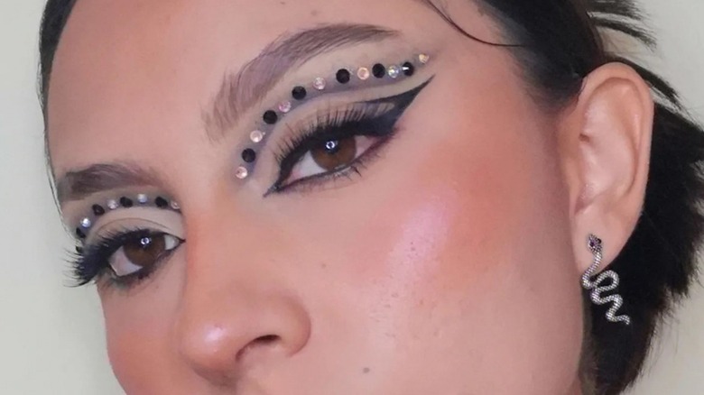 Rhinestones eyes black graphic liner