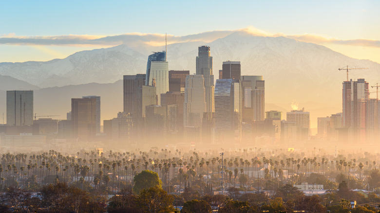 Smoggy sky in Los Angeles