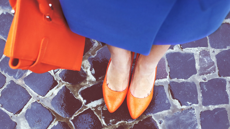 woman with orange shoes and bag