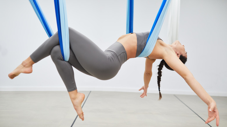 Aerial yoga gray workout outfit