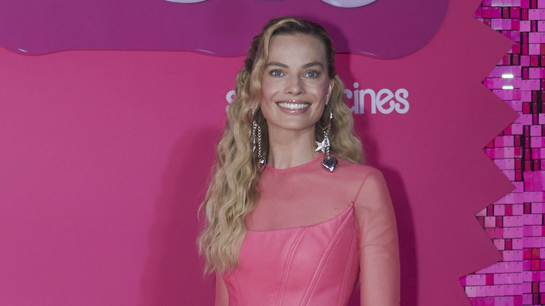 Margot Robbie smiling at Barbie premiere, Mexico