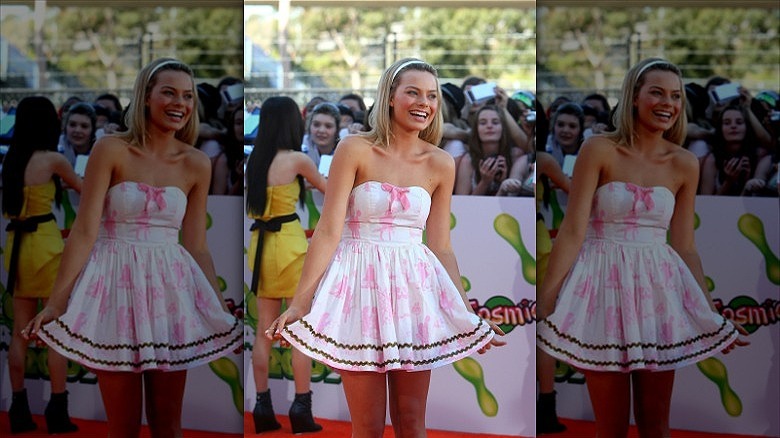 margot robbie wearing pink dress