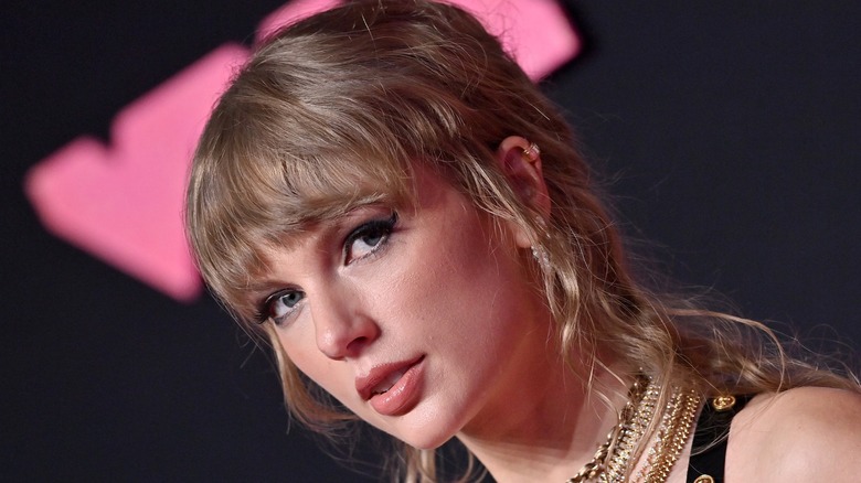 Taylor Swift's eye makeup