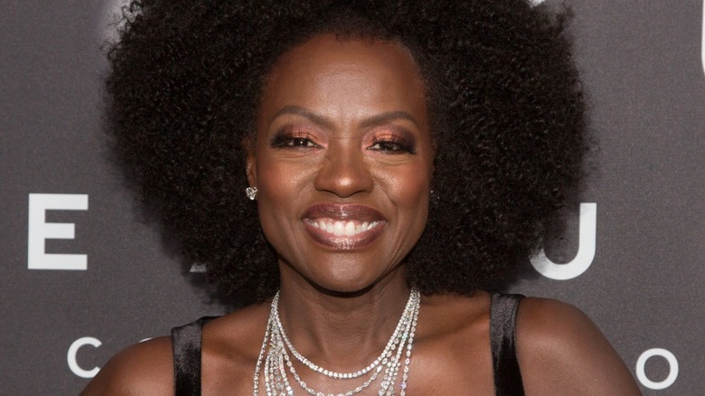 Viola Davis' bright makeup