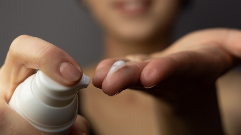 Woman applying a retinoid