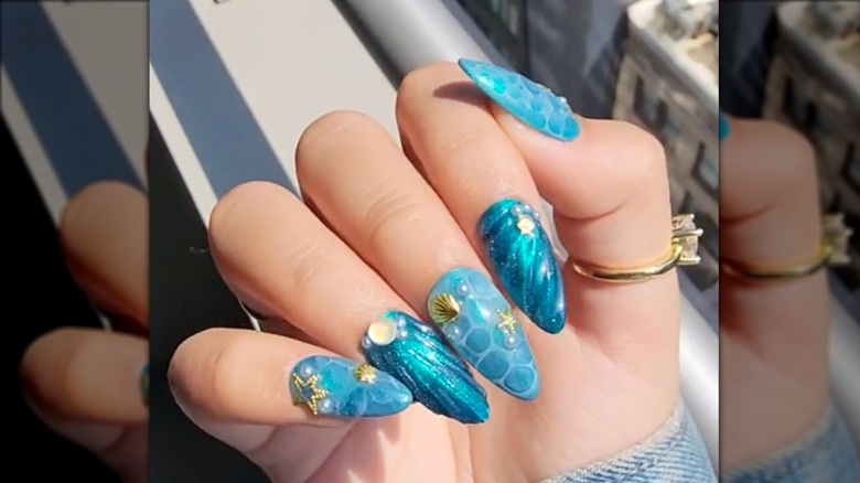 ocean pattern nails