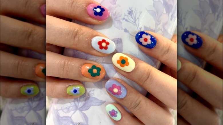 bold flower manicure