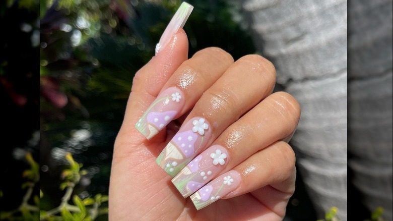 mushroom design manicure 