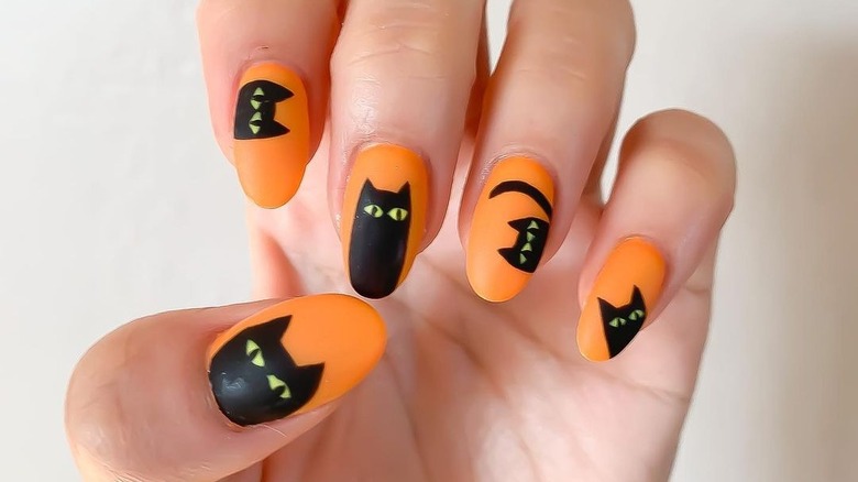 black cat halloween manicure