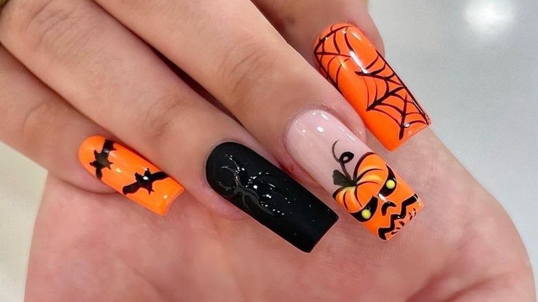 black and orange halloween nails