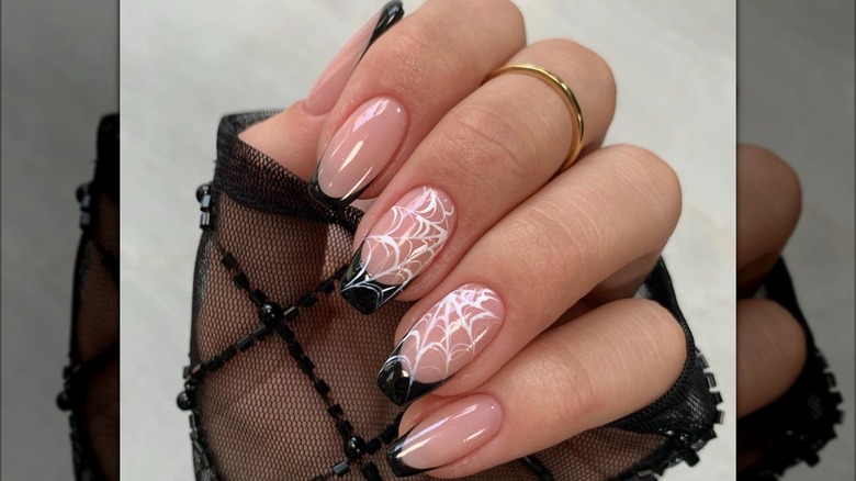 Spiderweb nail art