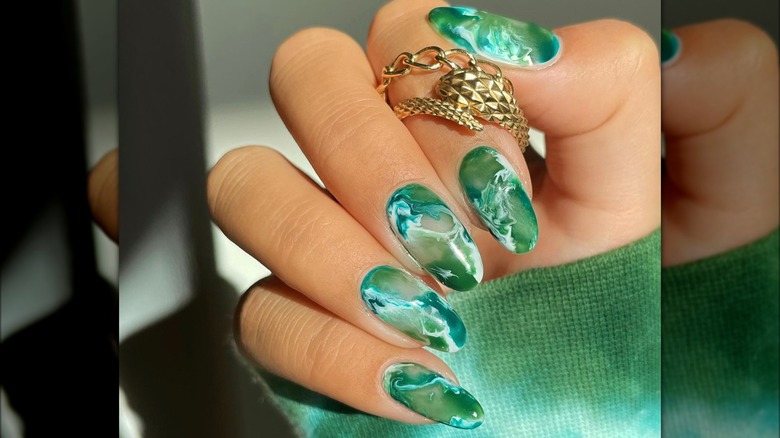 Green marble nail art