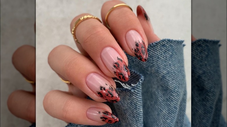 Leopard nail art