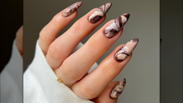 Marble nail art