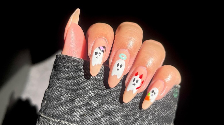 Halloween nail art