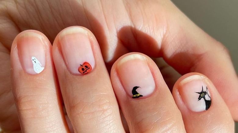 Halloween nail art