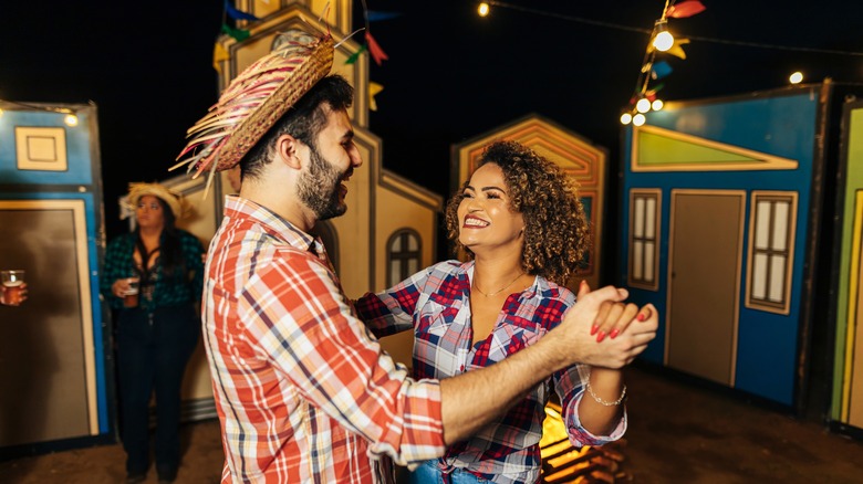 Couple dancing straw hat