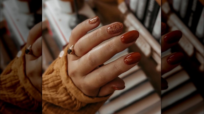 Amber and glitter manicure