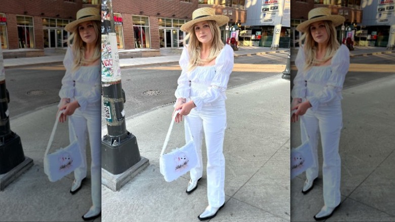 woman wearing a white cotton top and white denim jeans