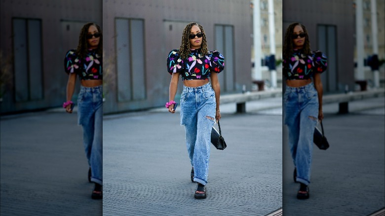 woman wearing crop top and jeans 