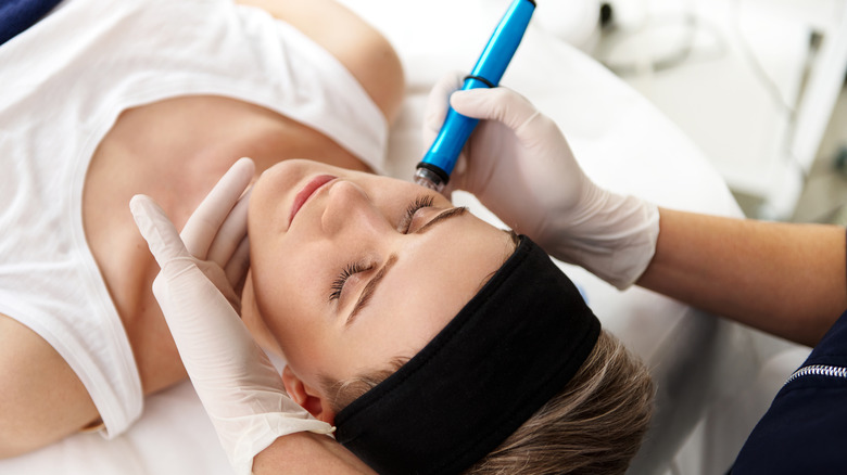 Esthetician using pore vacuum during facial 