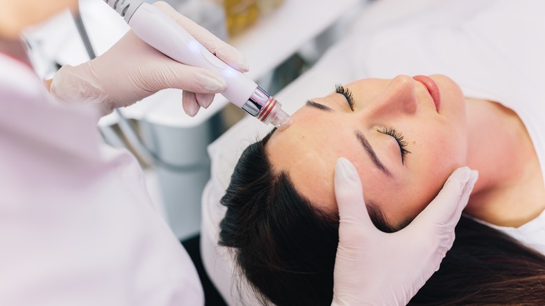 woman receiving hydrafacial treatment