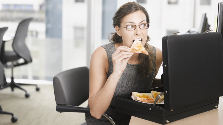 eating while working