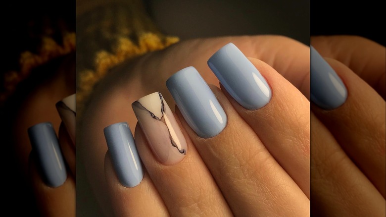 Marbled baby blue nails