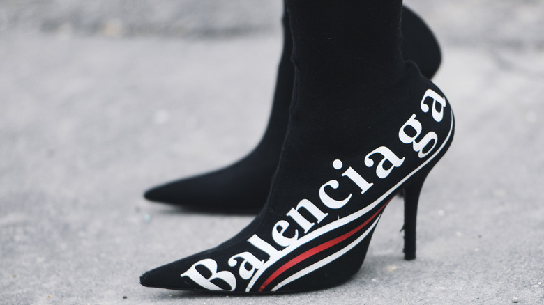 balenciaga sign