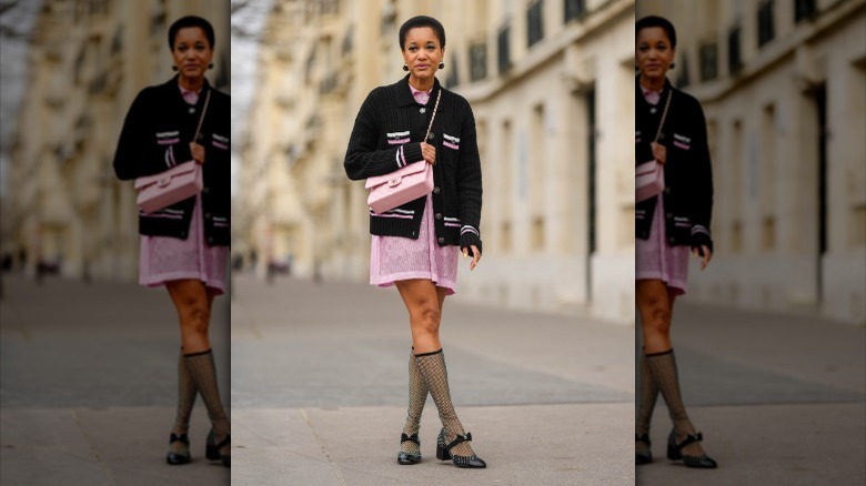 woman wearing black ballet pumps