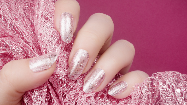 Light pink manicure with glitter