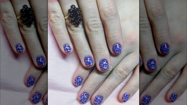Royal blue patterned nails
