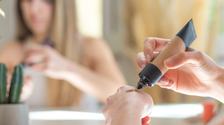 woman applying foundation