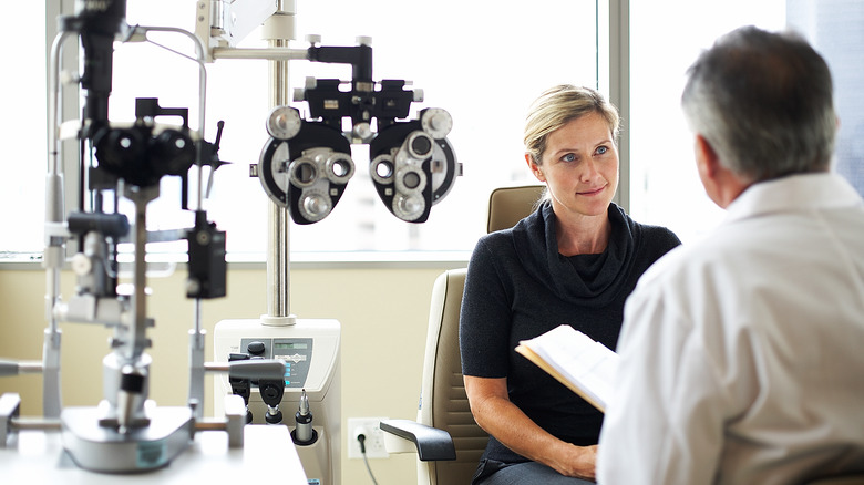 Woman consults eye doctor 