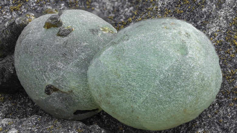 prehnite stones