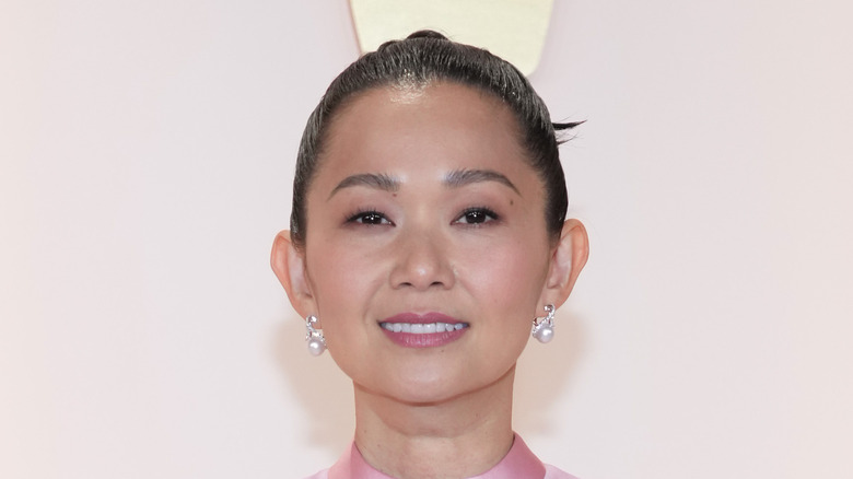 Hong Chau Oscars 2023 natural makeup