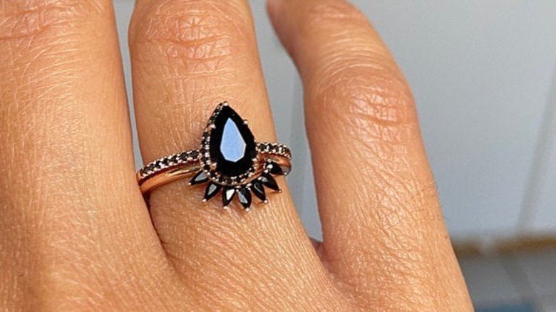 Black pear-shaped diamond ring