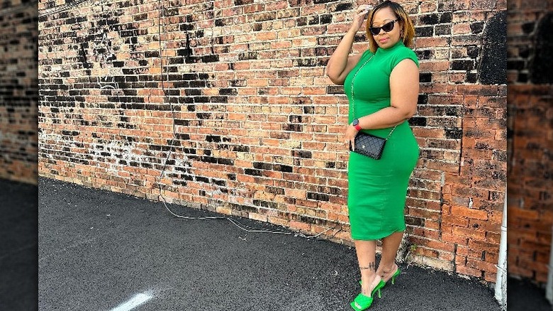 Woman in green dress by Instagram user @mekkashoegal