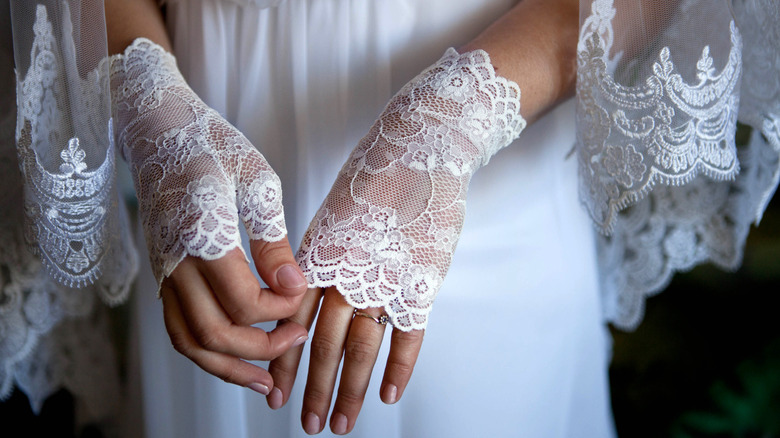 Fingerless lace gloves