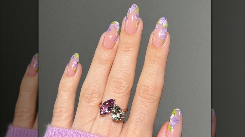 Lilac flower nails