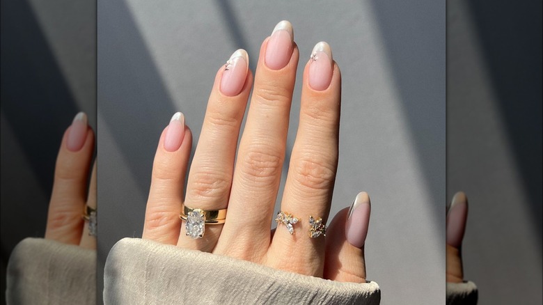 Pearly French tips and flowers 