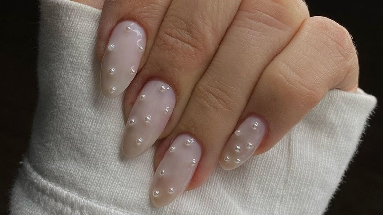 Pearl manicure