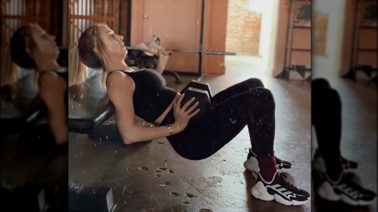 Brittany Mahomes lifting weights