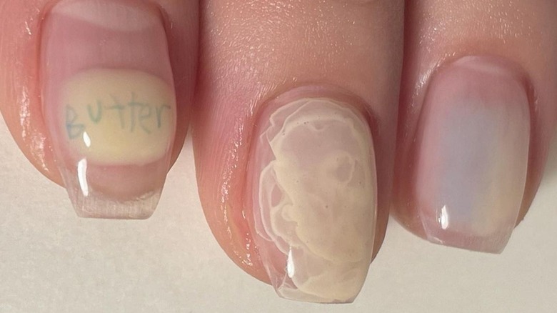 Short square nails butter design