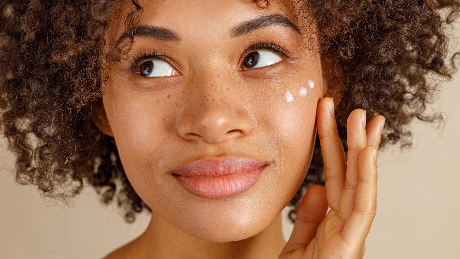 Can Retinoids Help Get Rid Of Acne Scars? It's Complicated