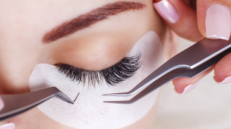 woman using lash extension kit